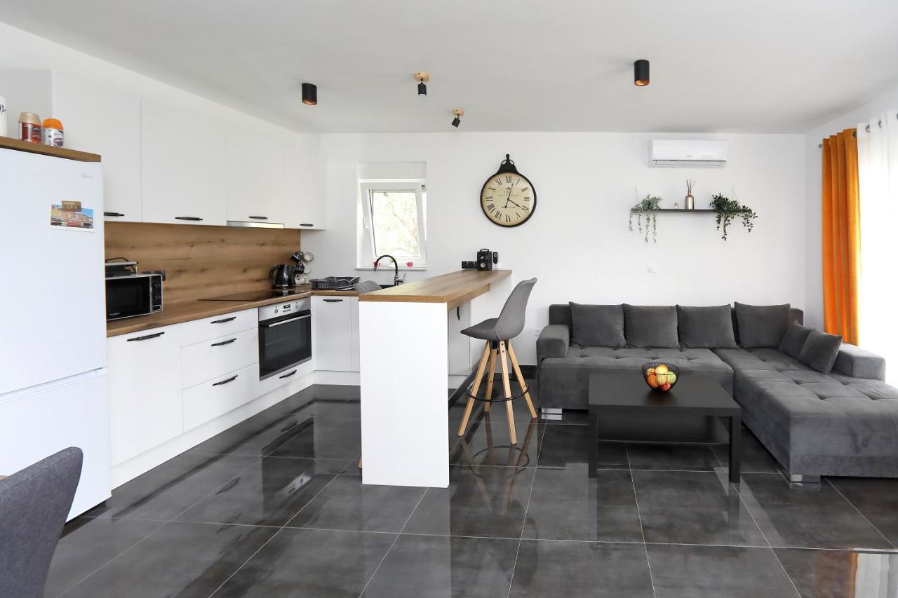 Apartman Kero Bibinje Luaran gambar